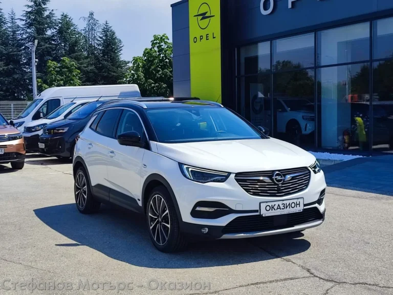Opel Grandland X SUV 224к.с. Plug-In Hybrid
