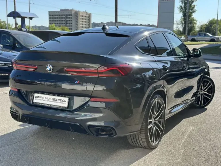 BMW X6 M50i