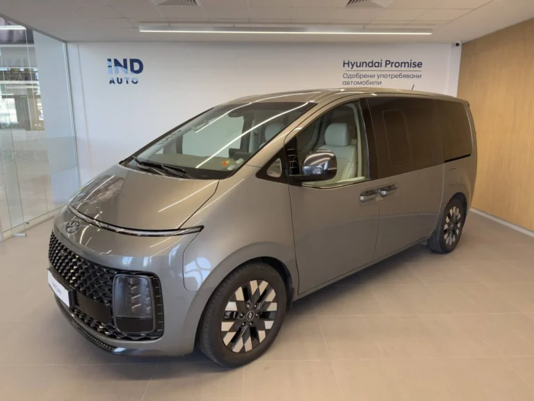 Hyundai STARIA LUX AWD
