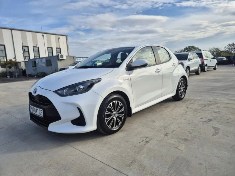 Toyota Yaris LIGHT 1.5 HYBRID A/T