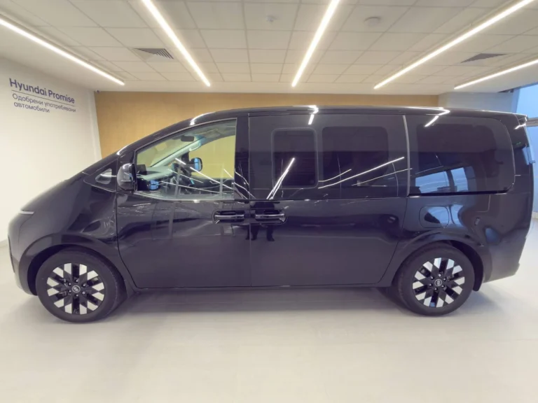 Hyundai STARIA LUXURY Hybrid