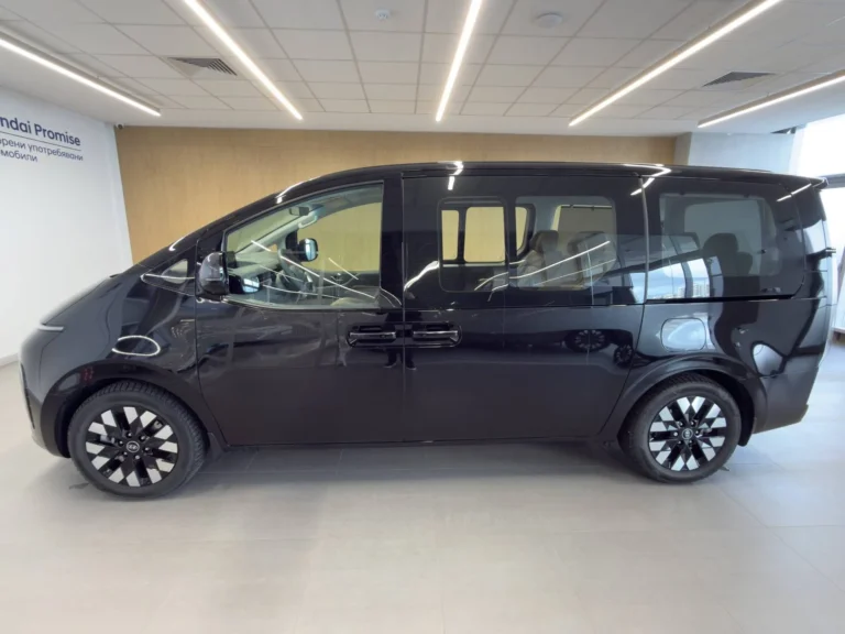 Hyundai STARIA LUXURY Hybrid