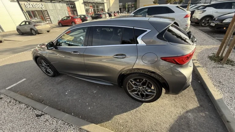 Infiniti Q30S