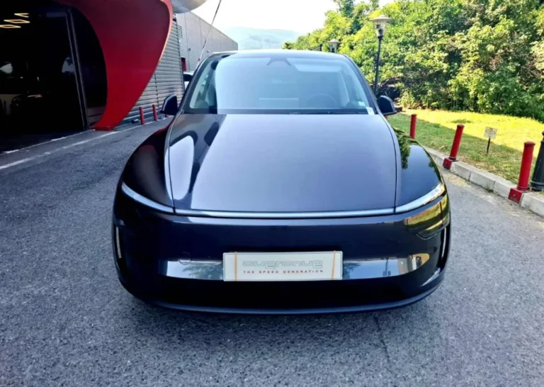 Tesla Model Y 6+1 места