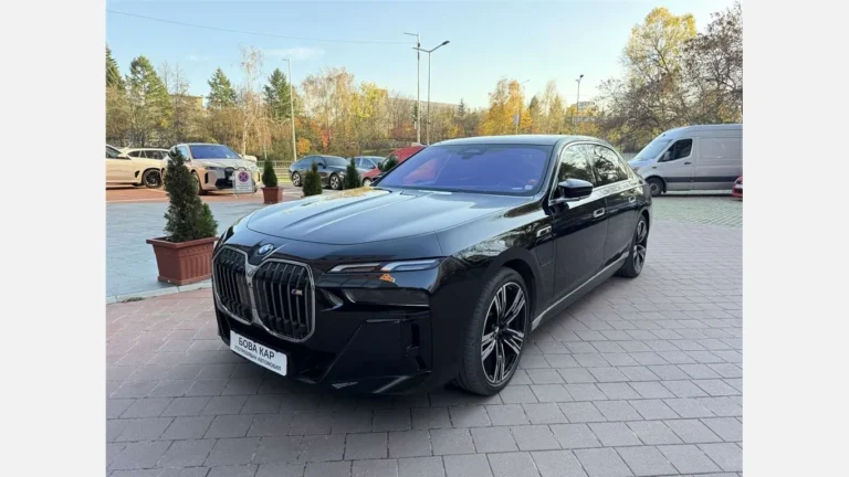 BMW M760e xDrive Седан