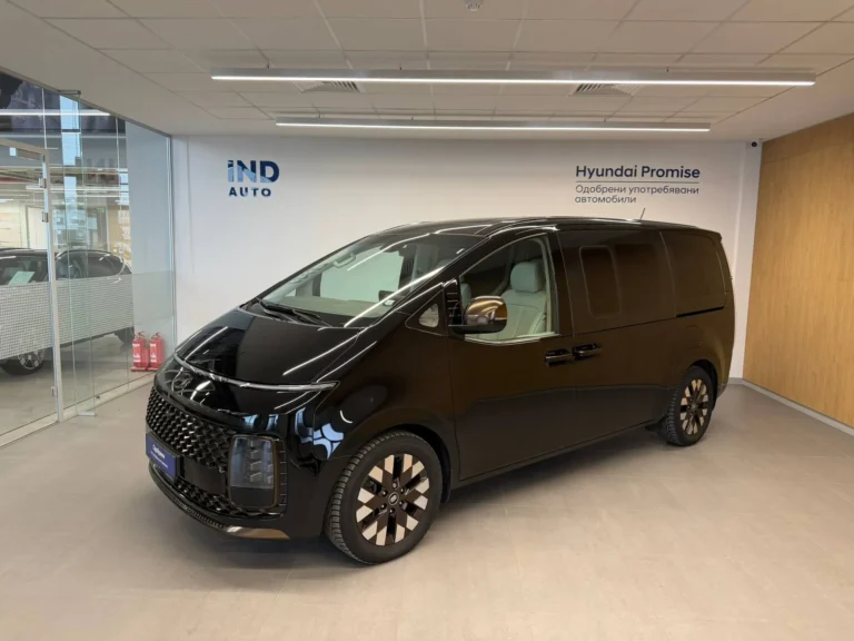 Hyundai STARIA LUX AWD