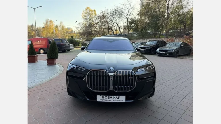 BMW M760e xDrive Седан