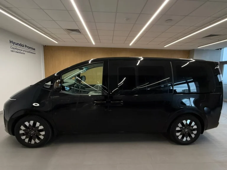 Hyundai STARIA LUX AWD