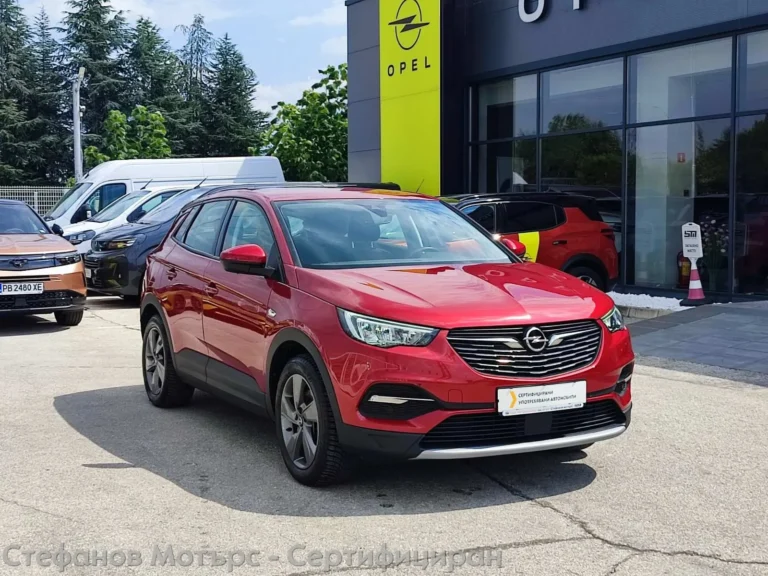 Opel Grandland X SUV 224к.с. Plug-In Hybrid