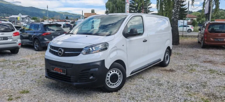 OPEL VIVARO NovA 17000KM.