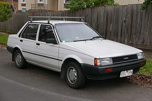 1985 toyota corolla (ae80) s sedan (2015 07 09)