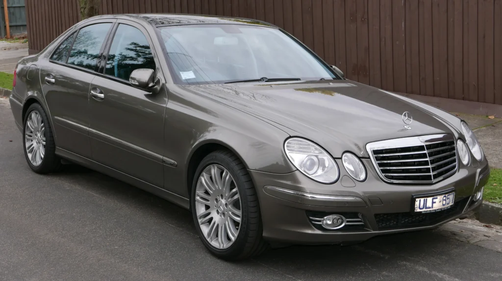2006 mercedes benz e 500 (w 211 my07) avantgarde sedan (2015 07 09) 01