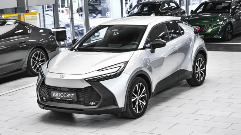 Toyota C-HR CLUB 2.0 Hybrid 4×4 Automatic