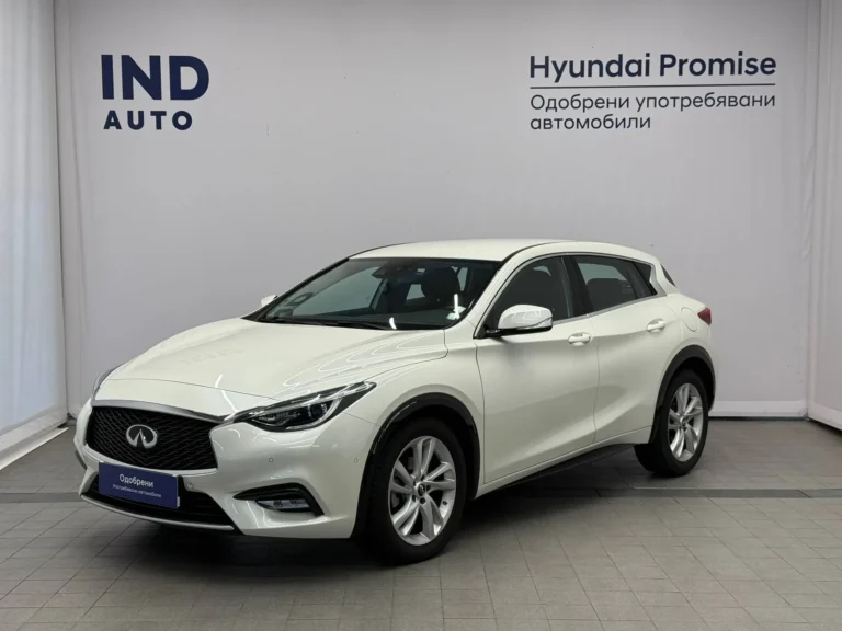 Infiniti Q30