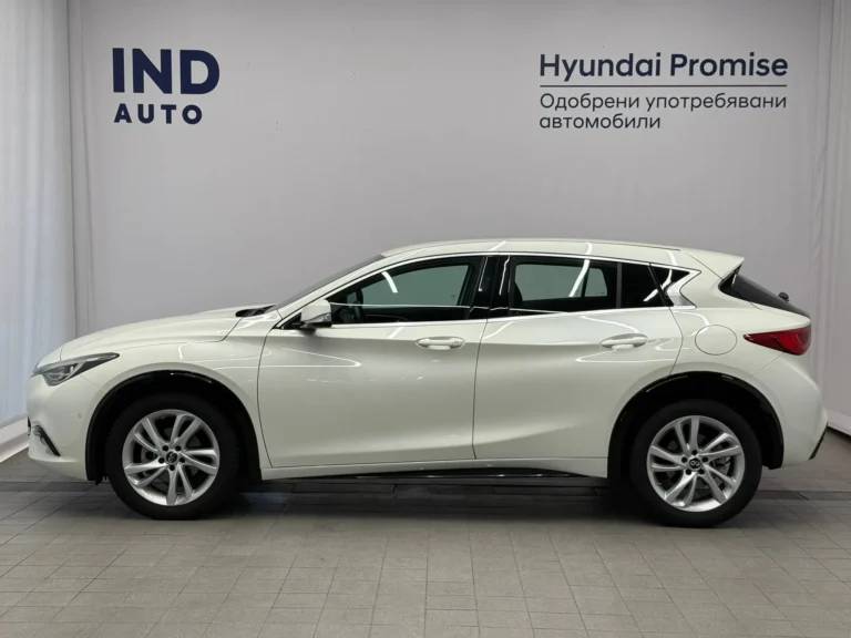 Infiniti Q30