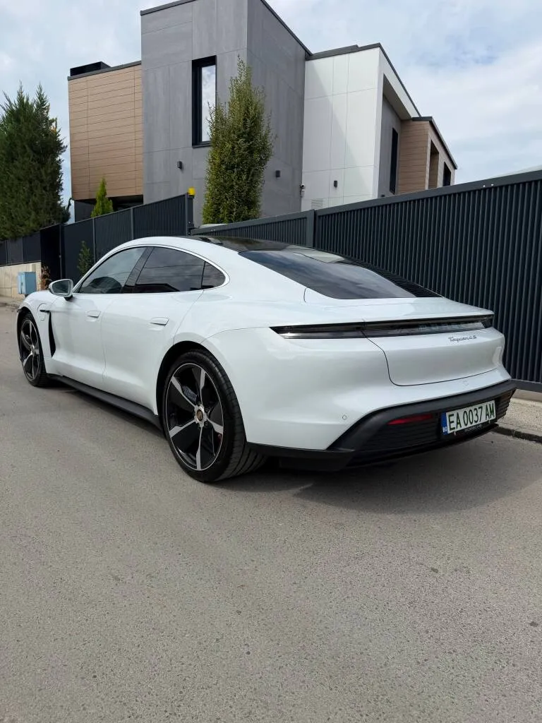 Porsche Taycan 4S