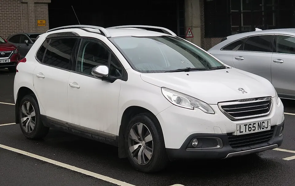 2015 peugeot 2008 in bianca white, front right, 06 08 2025
