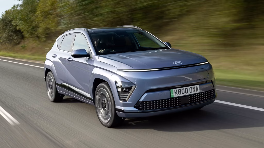 41ccd04e f1e7 4855 b671 a88a582e7cdf 2023+hyundai+kona+electric+front+quarter+moving+2