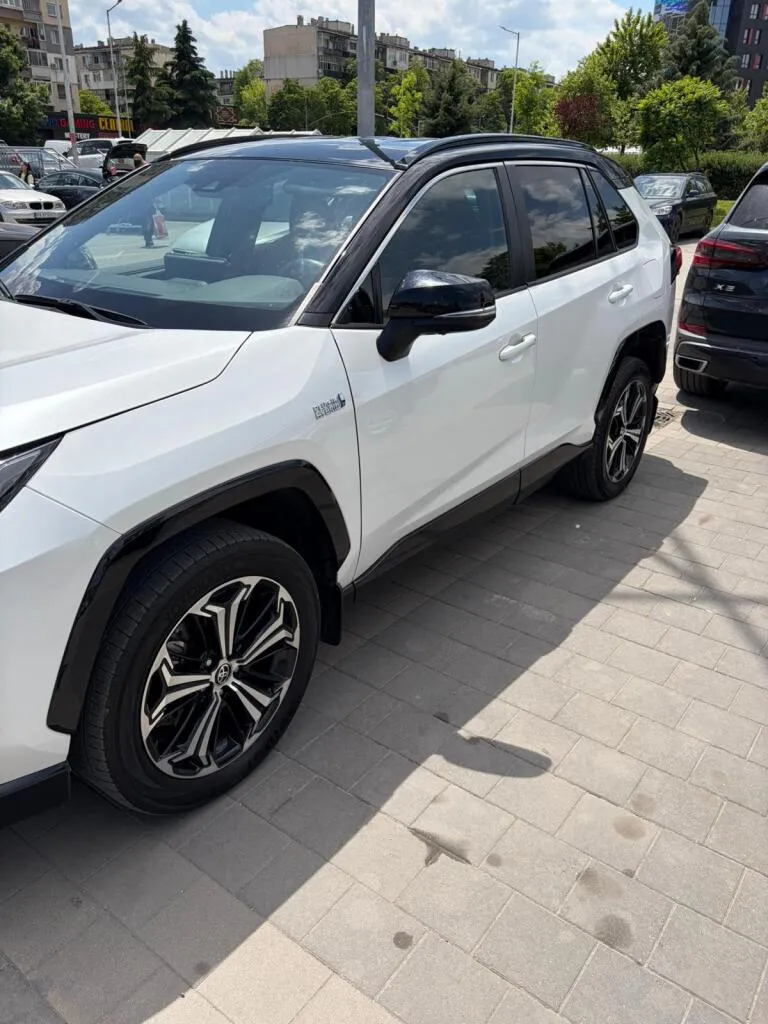 TOYOTA RAV4 Plug-in