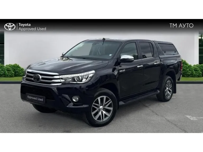 Toyota Hilux Double Cab 2.4D 6AT 4x4 Invincible