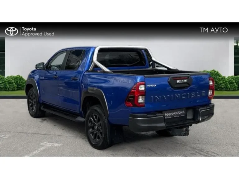 Toyota Hilux DOUBLE CAB 2.8D AT INVINCIBLE