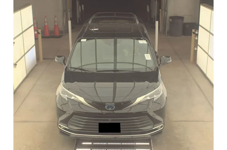 Toyota Sienna 7 места, AWD, Platinum