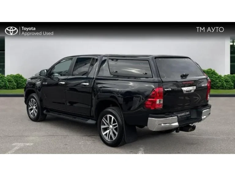 Toyota Hilux Double Cab 2.4D 6AT 4×4 Invincible