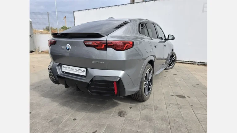 BMW iX2 xDrive30