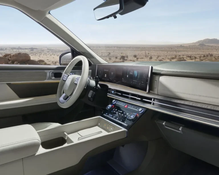 hyundai santafe interior 2023 in p 01 pr v04 edit 1024x819
